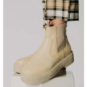 Free people CARMEL CHELSEA BOOTC$244. Size 10